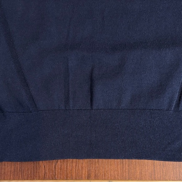 Banana Republic women’s sleeveless tank top in navy blue
Size small‎ . - Picture 2 of 9